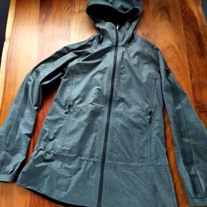 Lululemon The Drizz Running Jacket (reflective/water resistant)